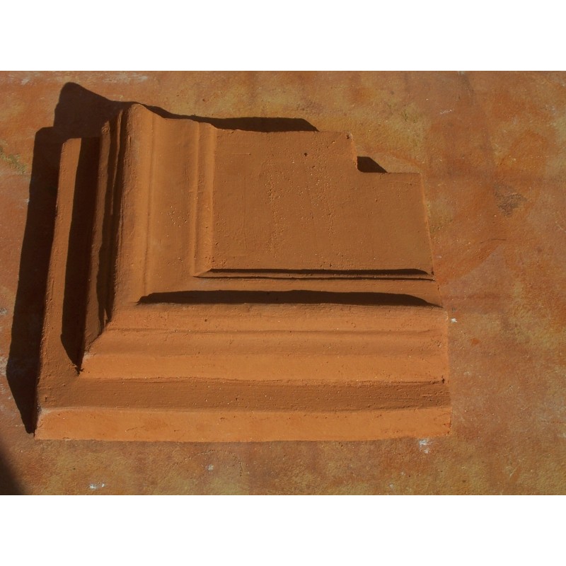 Angolo cornice sagomata in terracotta